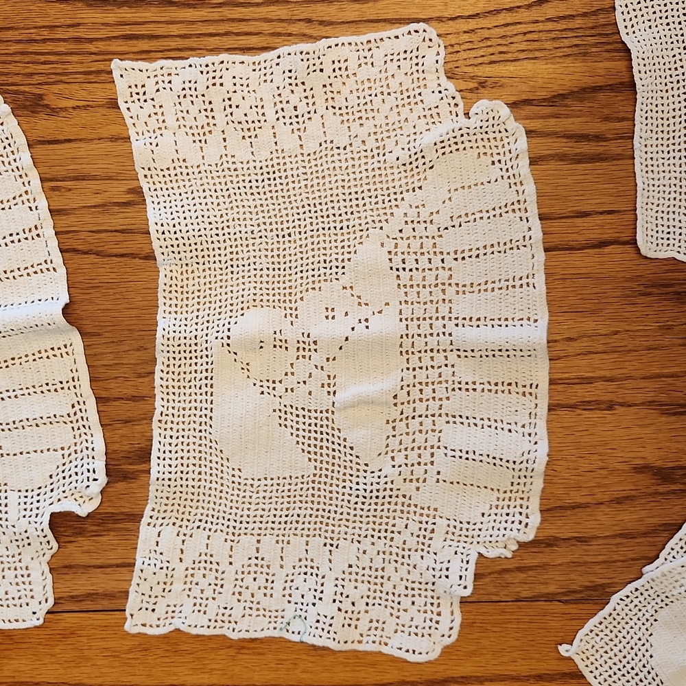 Table Doily Set - Picture 3 of 3